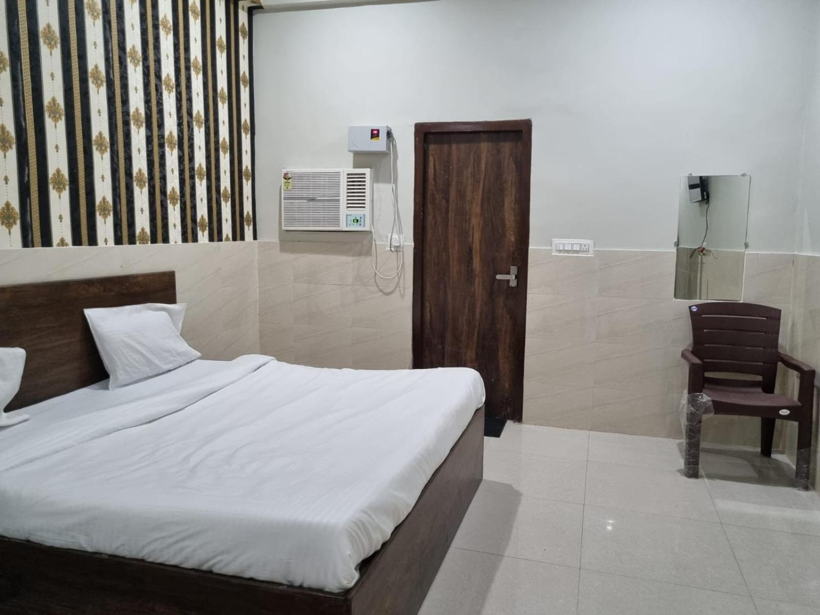 Hotel Vrindavan Bhakti Bhavan- Near Prem Mandir By Mukund Extérieur photo