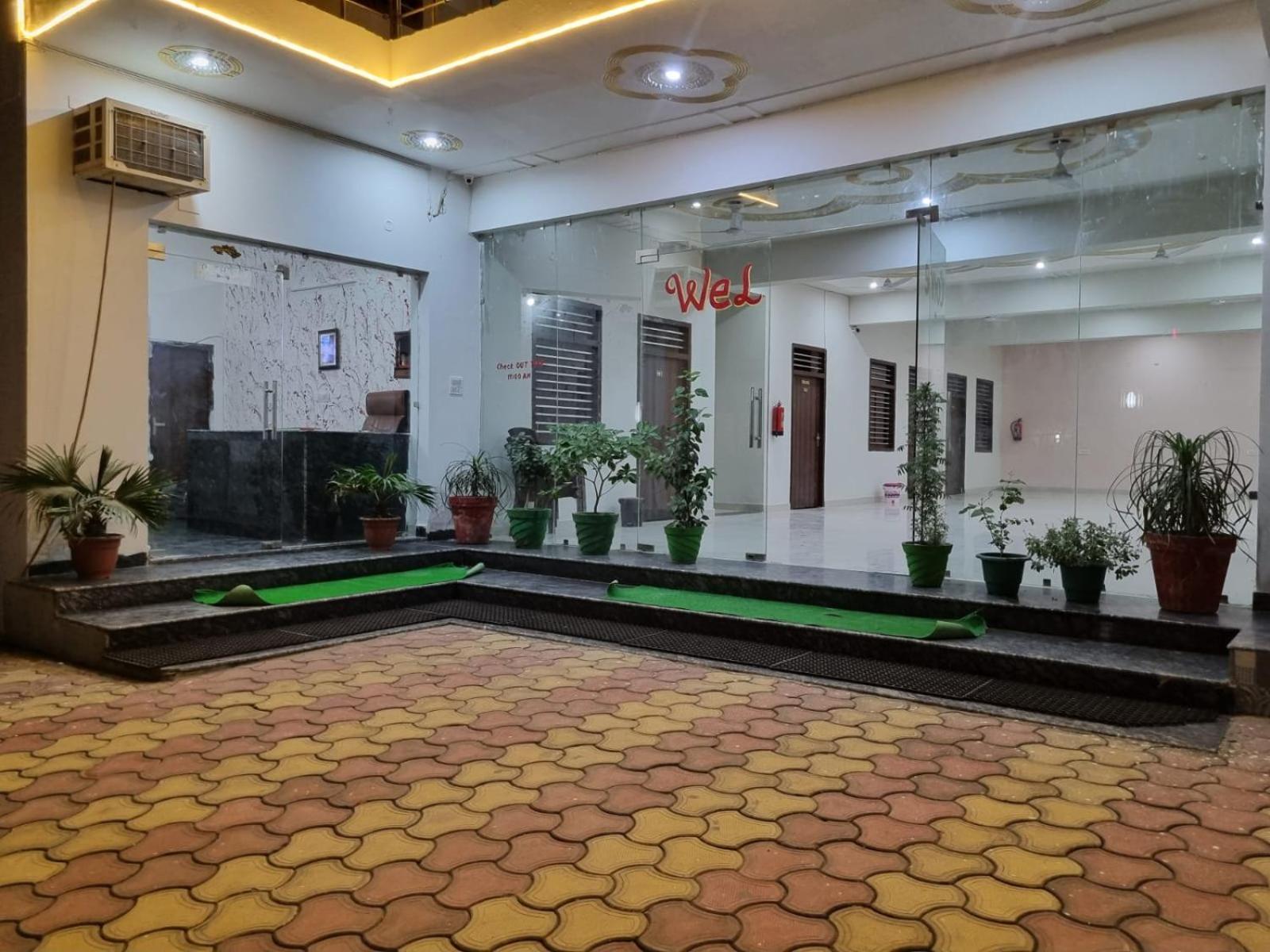 Hotel Vrindavan Bhakti Bhavan- Near Prem Mandir By Mukund Extérieur photo
