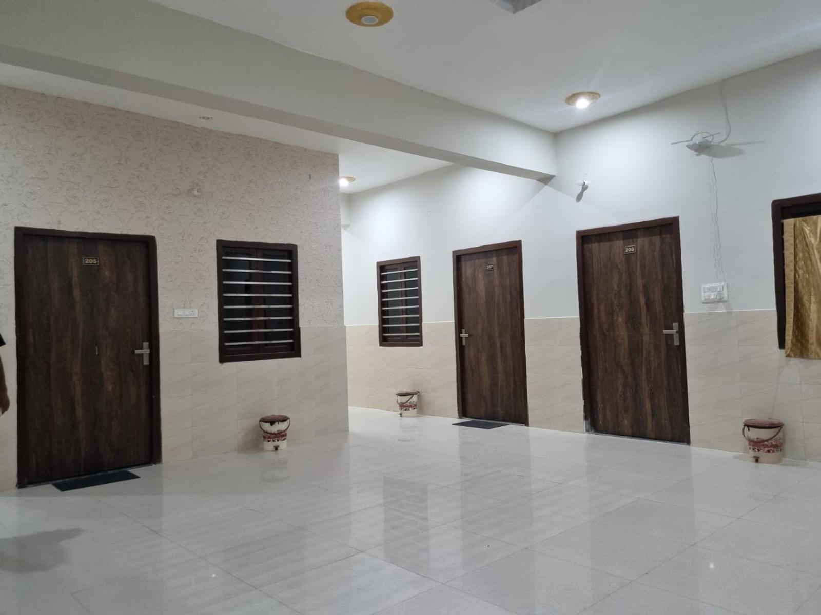 Hotel Vrindavan Bhakti Bhavan- Near Prem Mandir By Mukund Extérieur photo